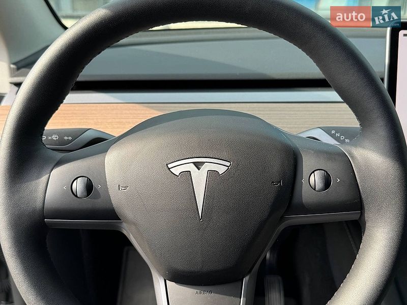 Внедорожник / Кроссовер Tesla Model Y 2024 в Киеве