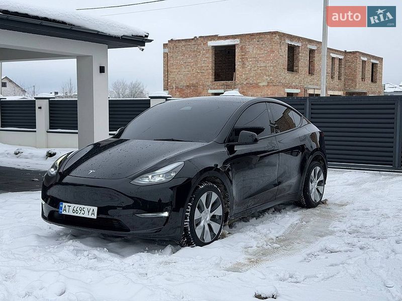 Позашляховик / Кросовер Tesla Model Y 2023 в Верховині