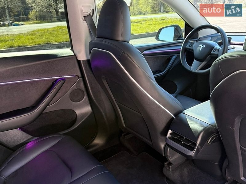 Позашляховик / Кросовер Tesla Model Y 2023 в Верховині