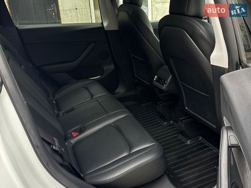 Позашляховик / Кросовер Tesla Model Y 2022 в Тернополі