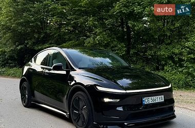 Позашляховик / Кросовер Tesla Model Y 2025 в Чернівцях