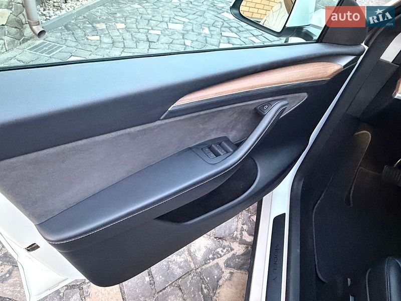 Внедорожник / Кроссовер Tesla Model Y 2023 в Костополе