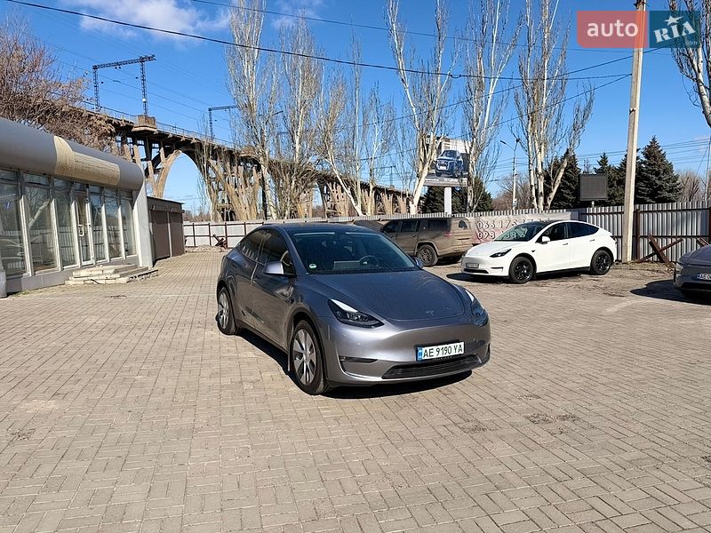 Позашляховик / Кросовер Tesla Model Y 2024 в Дніпрі