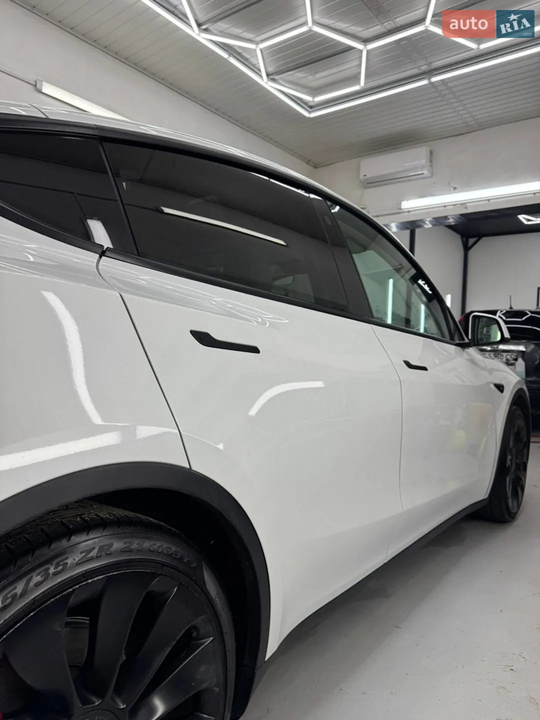 2022 Tesla Model Y - мініатюра 9