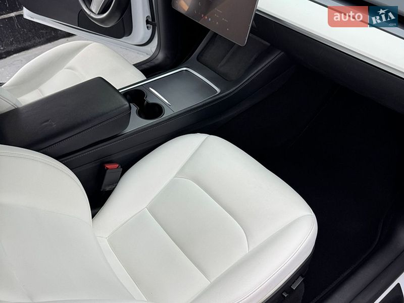 Позашляховик / Кросовер Tesla Model Y 2022 в Кіцмані
