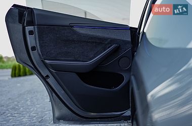 Позашляховик / Кросовер Tesla Model Y 2025 в Львові