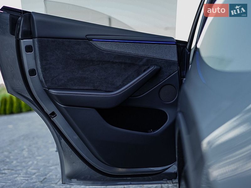 Позашляховик / Кросовер Tesla Model Y 2025 в Львові