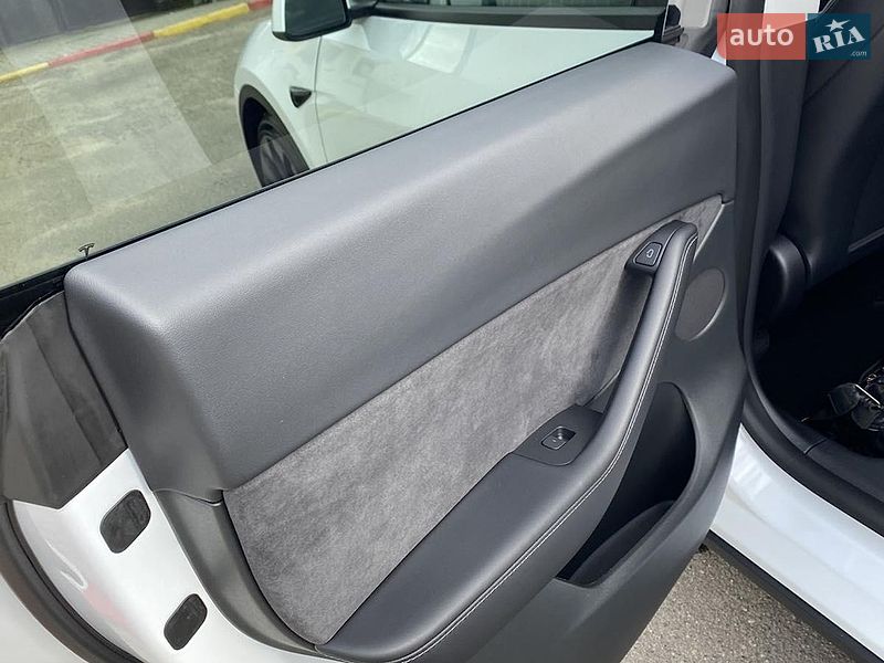 Внедорожник / Кроссовер Tesla Model Y 2021 в Тернополе