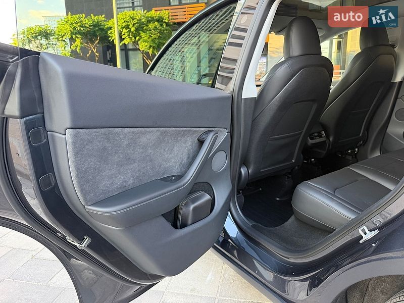 Внедорожник / Кроссовер Tesla Model Y 2024 в Киеве