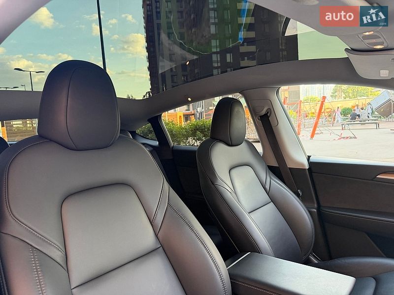 Внедорожник / Кроссовер Tesla Model Y 2024 в Киеве