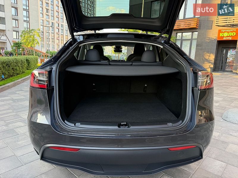 Внедорожник / Кроссовер Tesla Model Y 2024 в Киеве