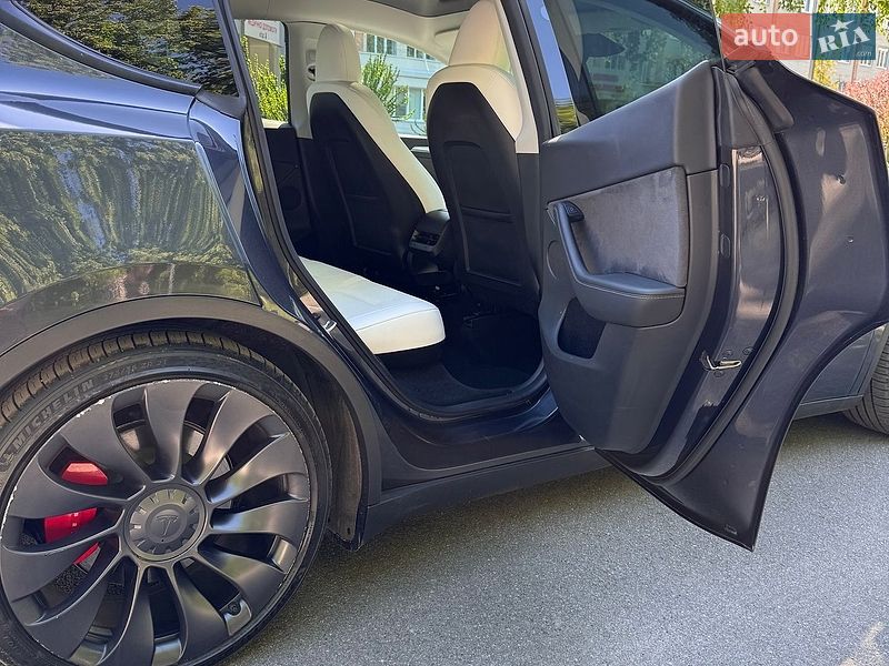 Внедорожник / Кроссовер Tesla Model Y 2024 в Виннице