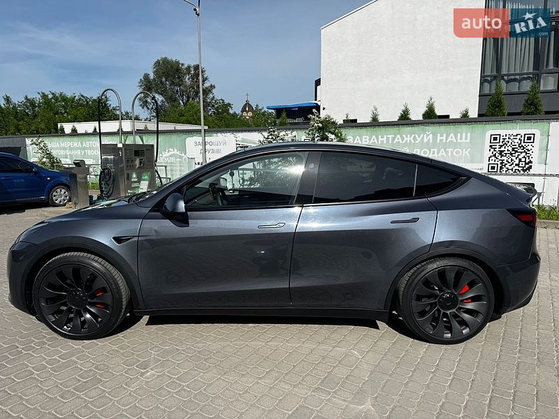 Позашляховик / Кросовер Tesla Model Y 2023 в Івано-Франківську