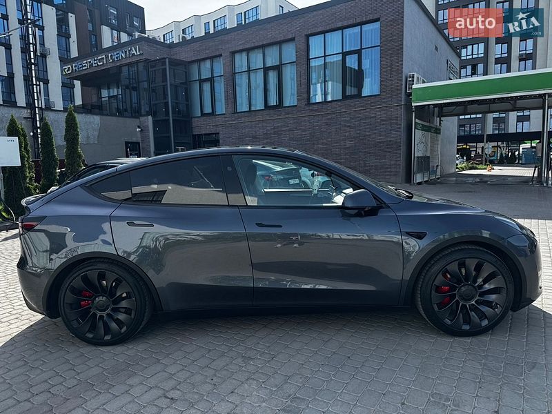 Позашляховик / Кросовер Tesla Model Y 2023 в Івано-Франківську