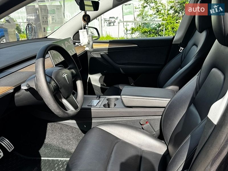 Позашляховик / Кросовер Tesla Model Y 2023 в Івано-Франківську