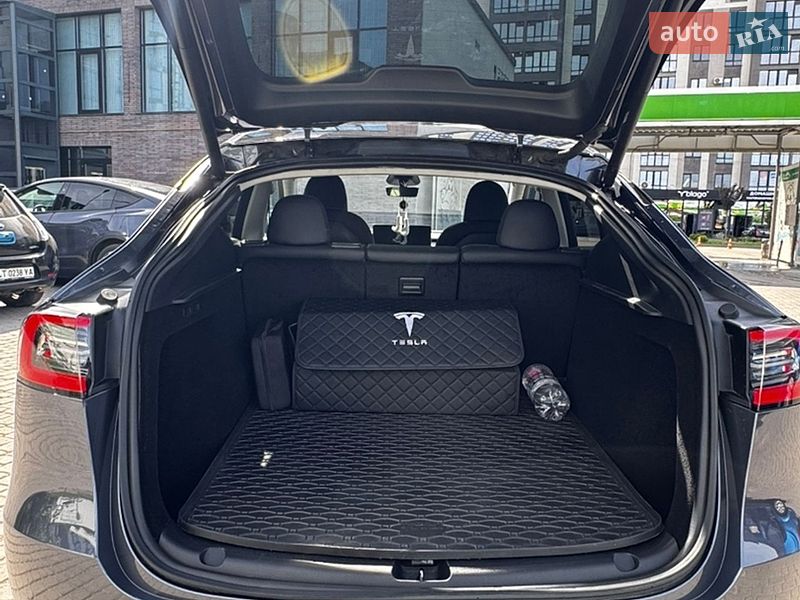 Позашляховик / Кросовер Tesla Model Y 2023 в Івано-Франківську