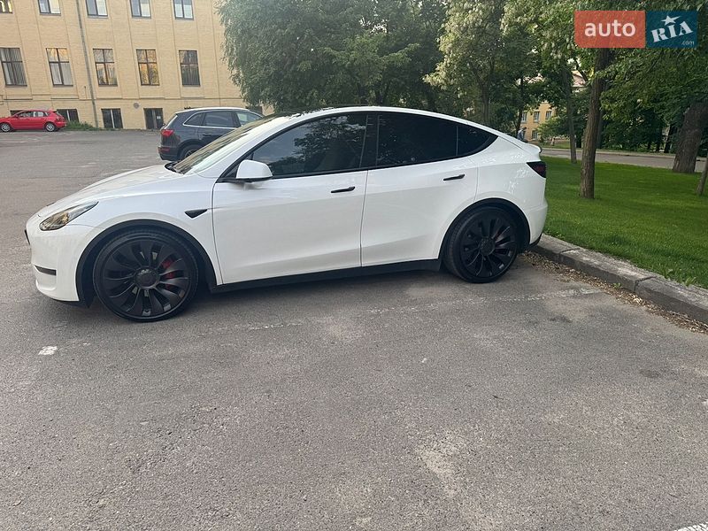 Внедорожник / Кроссовер Tesla Model Y 2022 в Киеве
