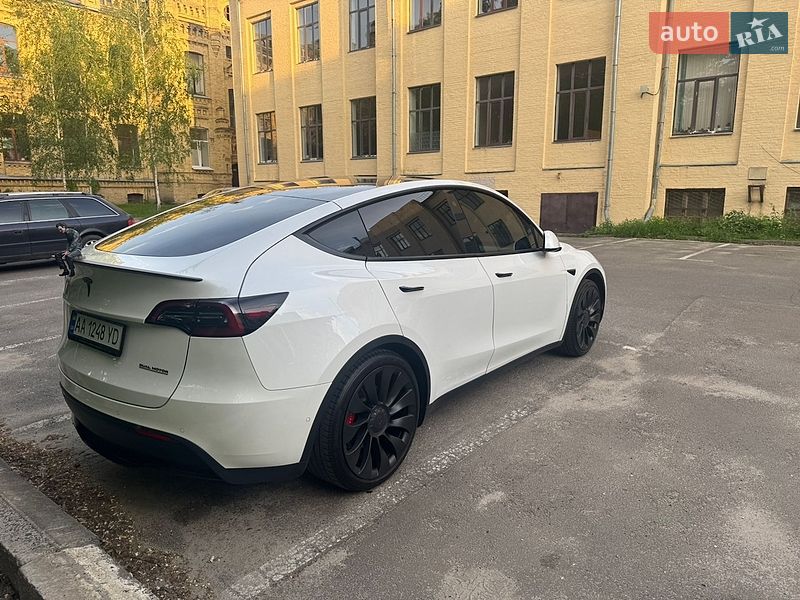 Внедорожник / Кроссовер Tesla Model Y 2022 в Киеве