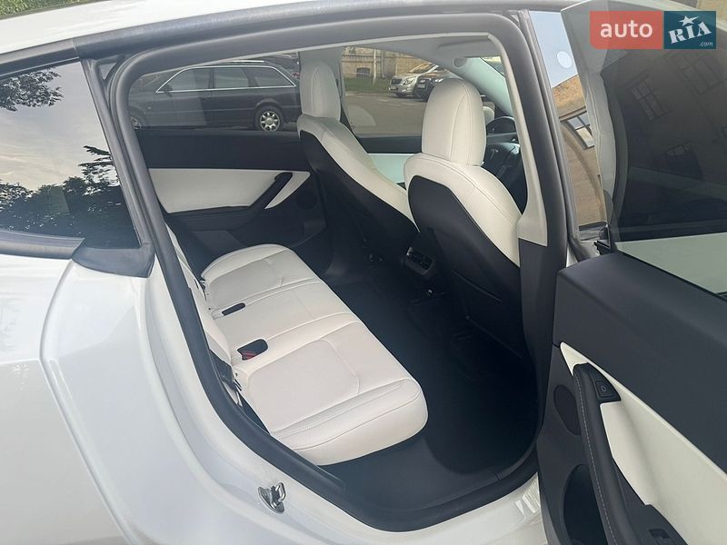 Внедорожник / Кроссовер Tesla Model Y 2022 в Киеве