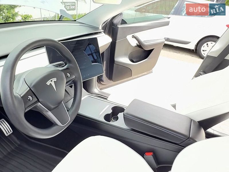 Позашляховик / Кросовер Tesla Model Y 2021 в Івано-Франківську