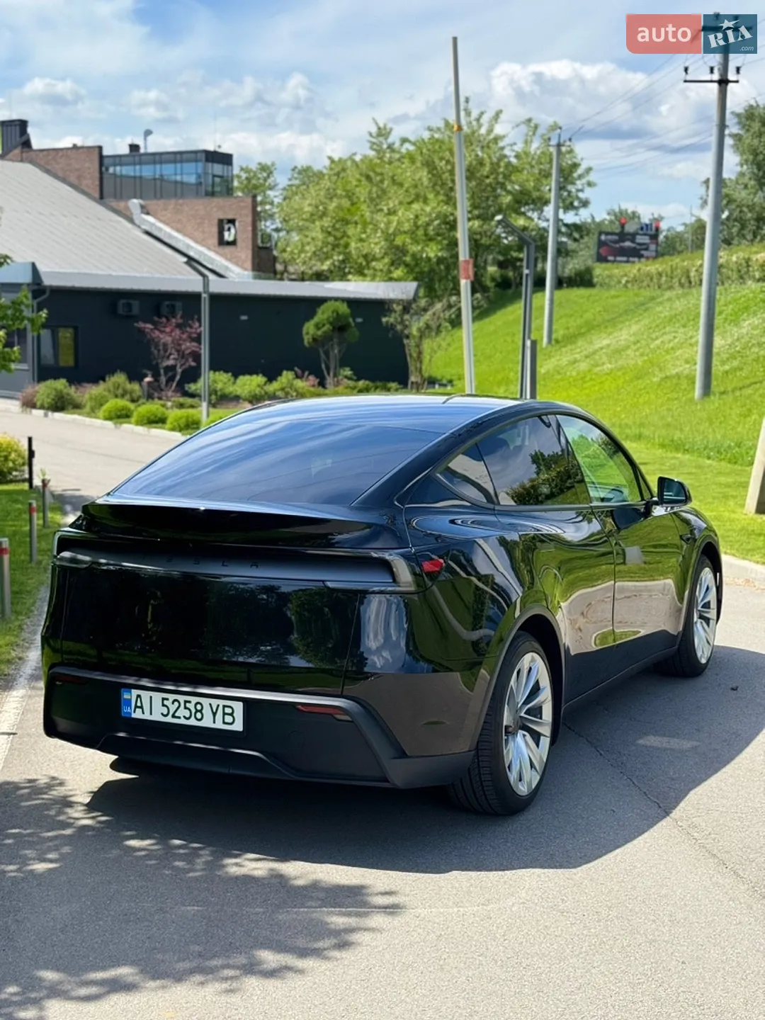 2025 Tesla Model Y - мініатюра 12