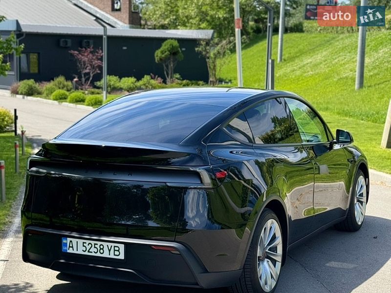 Внедорожник / Кроссовер Tesla Model Y 2025 в Киеве