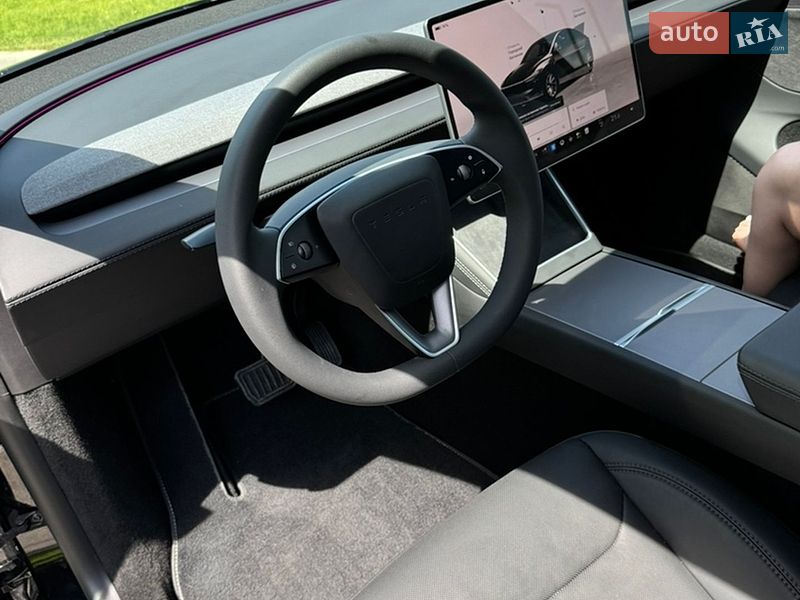 Внедорожник / Кроссовер Tesla Model Y 2025 в Киеве