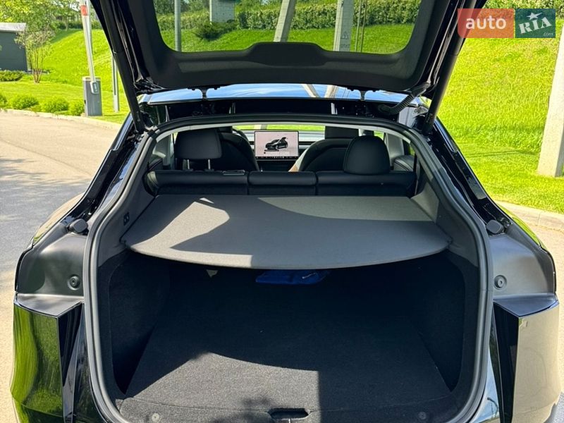 Внедорожник / Кроссовер Tesla Model Y 2025 в Киеве