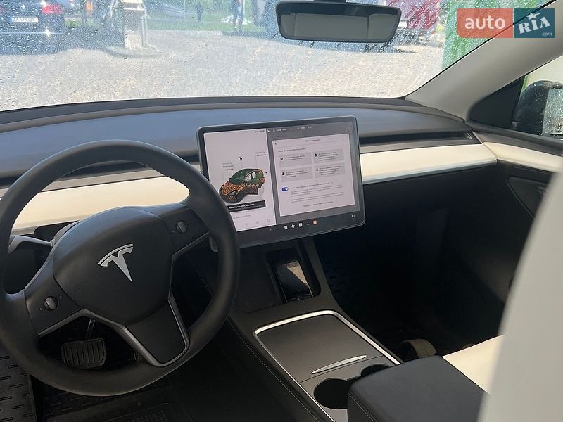 Позашляховик / Кросовер Tesla Model Y 2024 в Києві