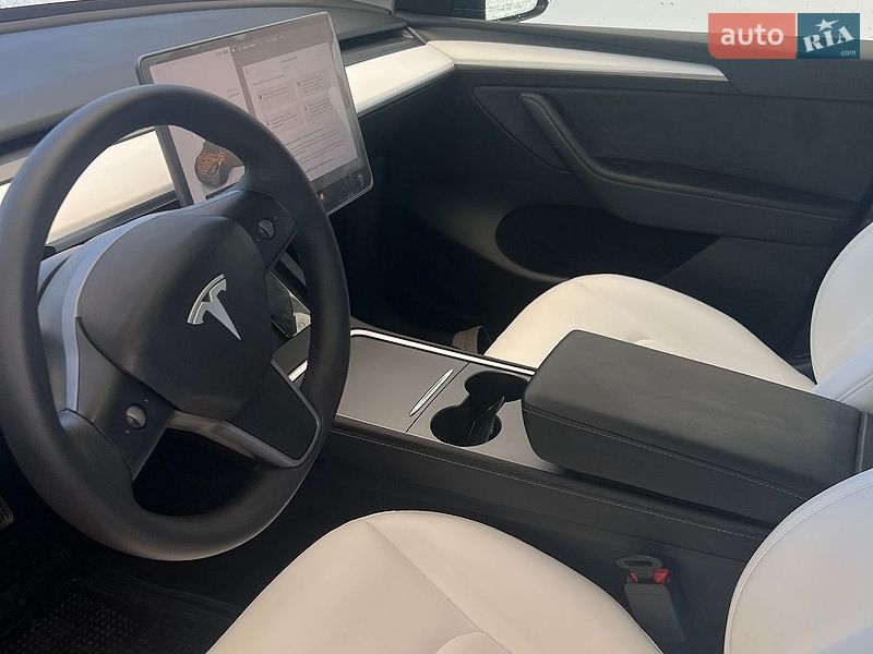 Позашляховик / Кросовер Tesla Model Y 2024 в Києві