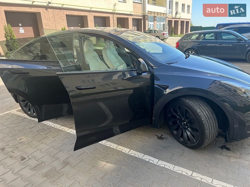 Позашляховик / Кросовер Tesla Model Y 2024 в Києві