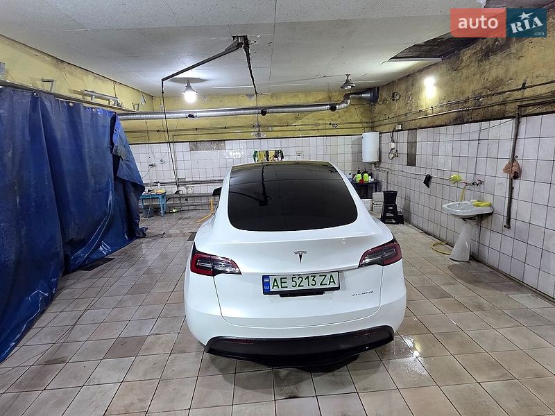 Позашляховик / Кросовер Tesla Model Y 2024 в Дніпрі
