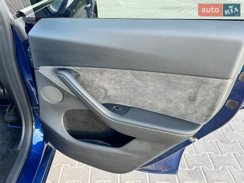 Позашляховик / Кросовер Tesla Model Y 2023 в Києві
