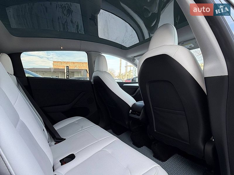 Внедорожник / Кроссовер Tesla Model Y 2023 в Черновцах