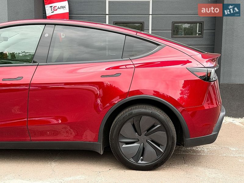 Позашляховик / Кросовер Tesla Model Y 2025 в Києві