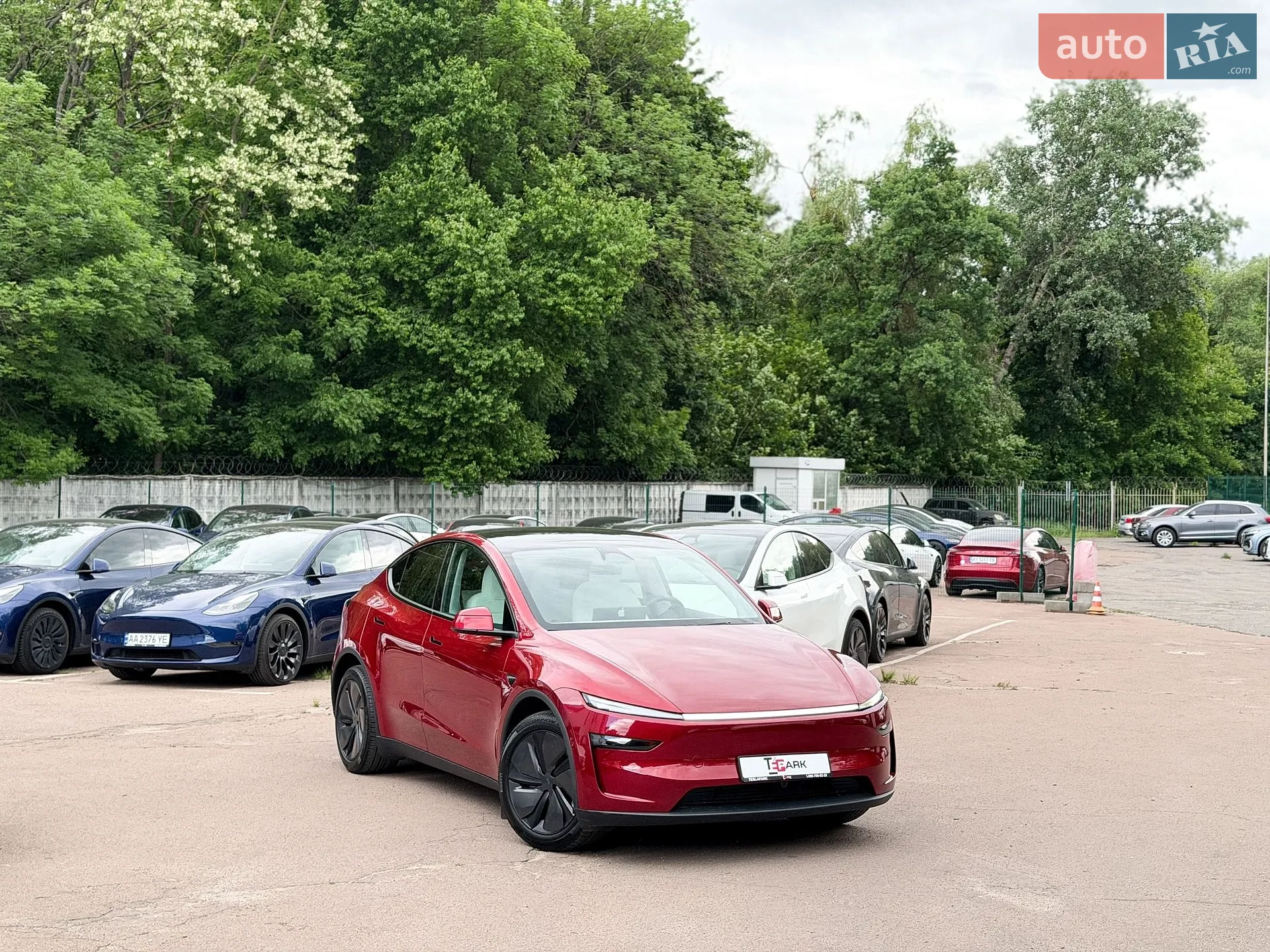 2025 Tesla Model Y - мініатюра 2