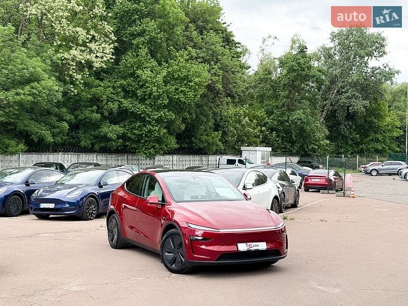 Позашляховик / Кросовер Tesla Model Y 2025 в Києві
