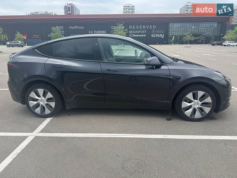 Позашляховик / Кросовер Tesla Model Y 2024 в Києві