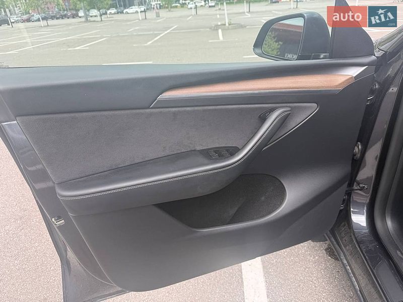 Позашляховик / Кросовер Tesla Model Y 2024 в Києві