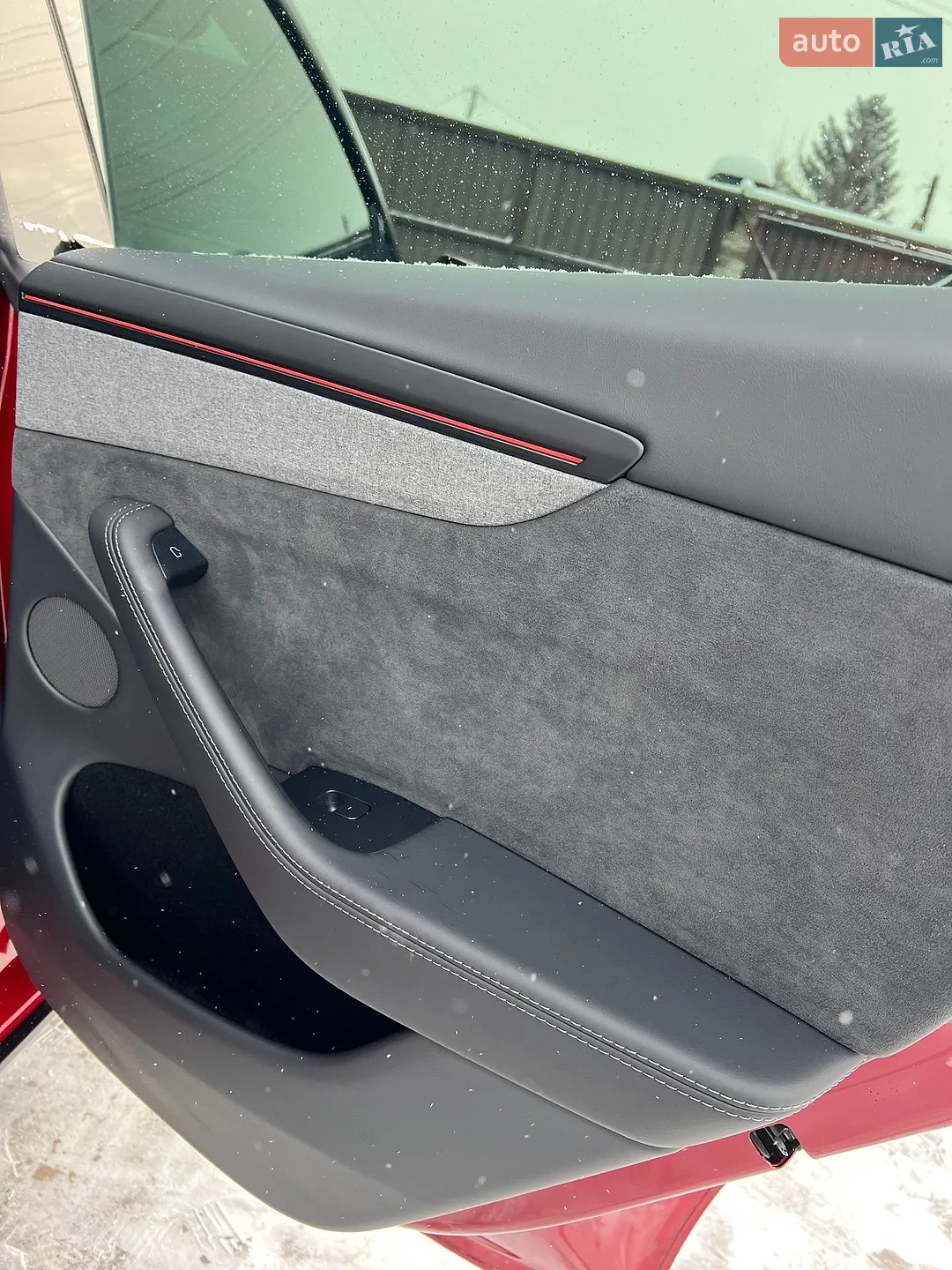 2025 Tesla Model Y - мініатюра 24