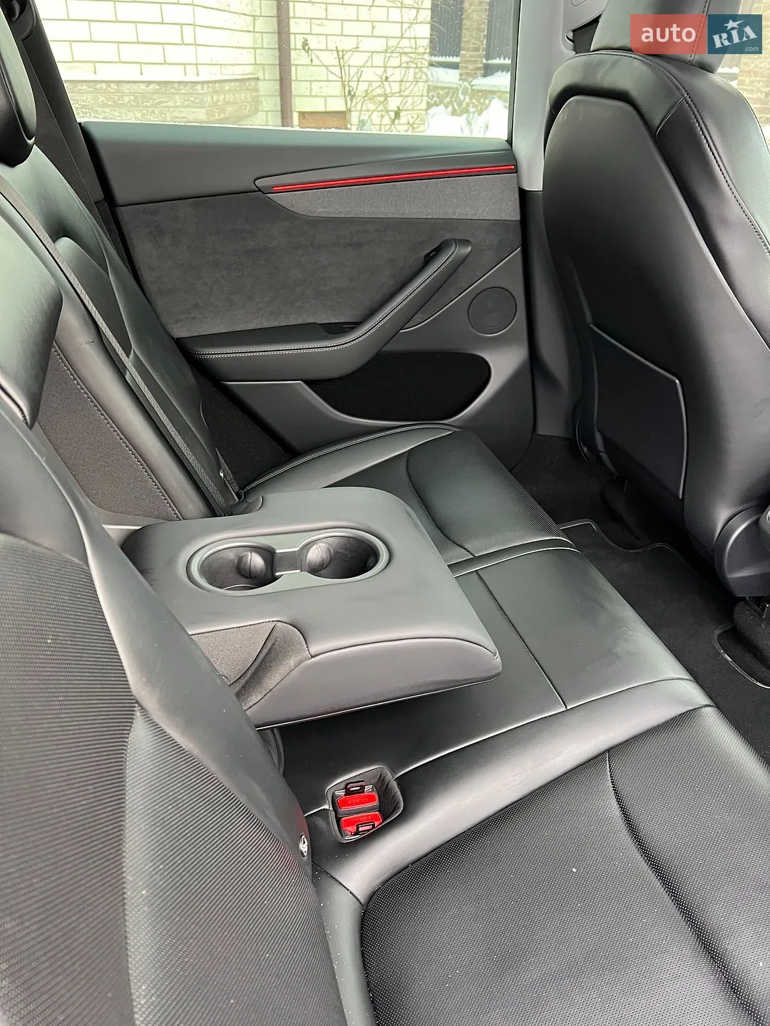 2025 Tesla Model Y - мініатюра 25