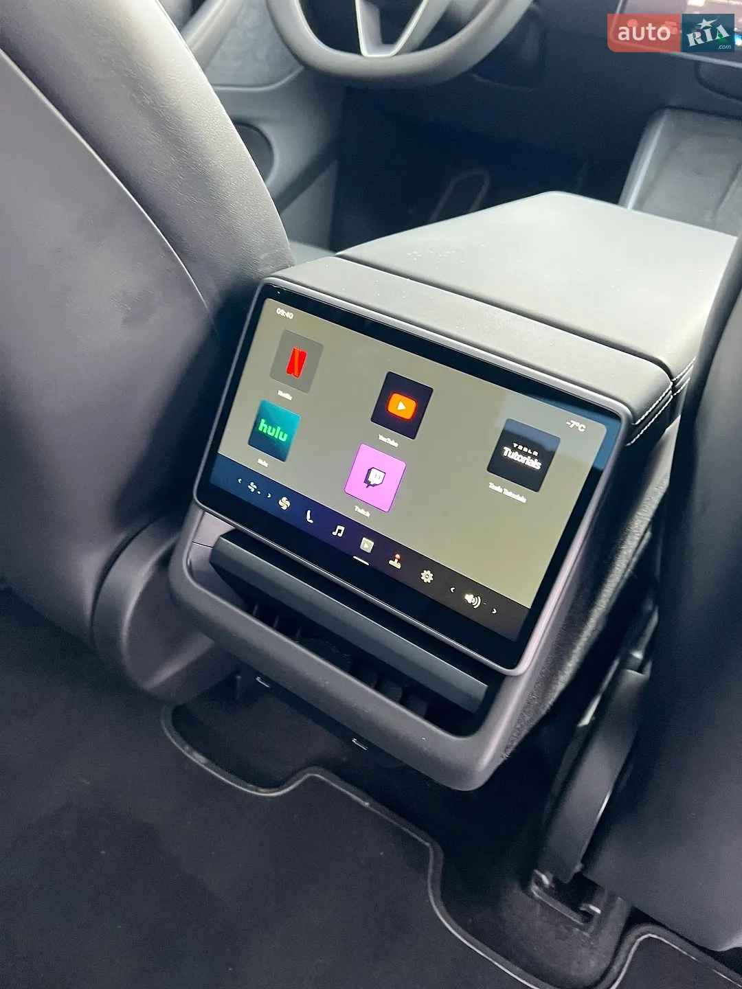 2025 Tesla Model Y - мініатюра 26
