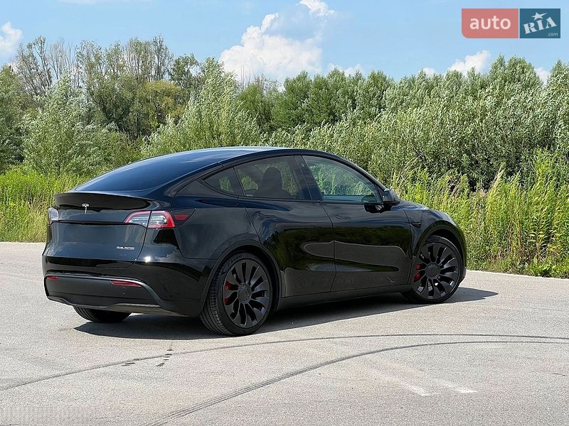Позашляховик / Кросовер Tesla Model Y 2023 в Дніпрі
