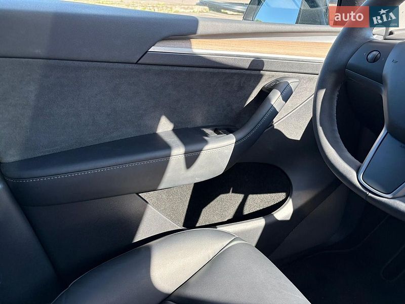 Позашляховик / Кросовер Tesla Model Y 2022 в Рівному