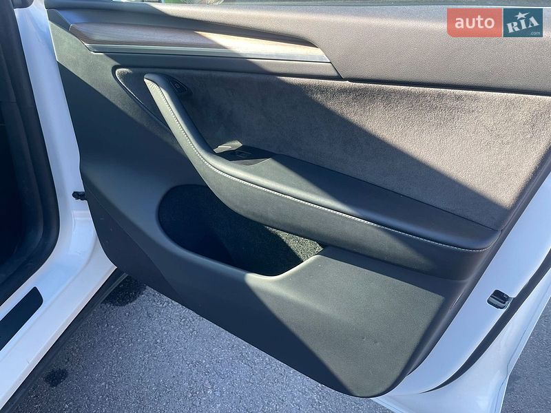 Позашляховик / Кросовер Tesla Model Y 2024 в Рівному