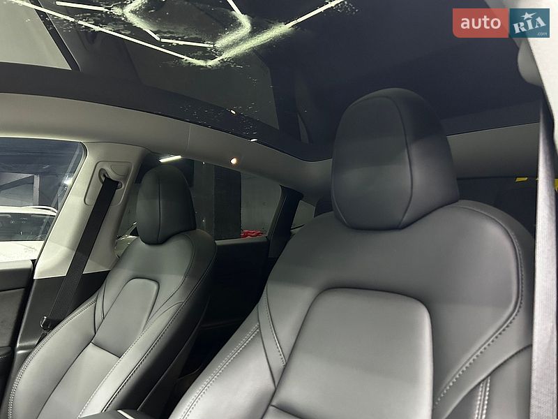 Позашляховик / Кросовер Tesla Model Y 2024 в Чернівцях