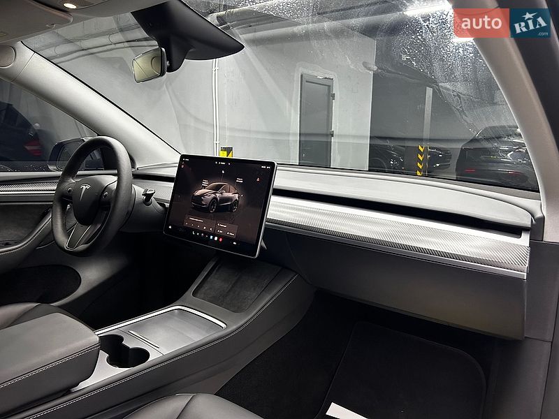 Позашляховик / Кросовер Tesla Model Y 2024 в Чернівцях