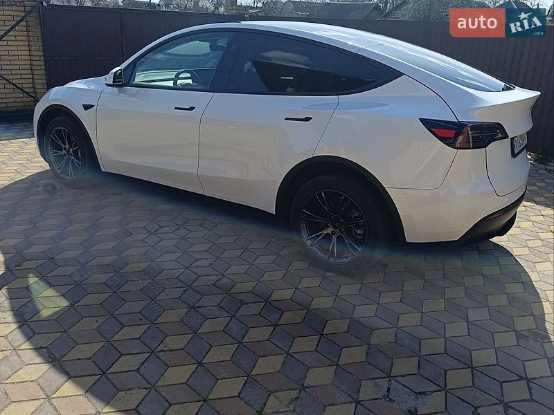 Внедорожник / Кроссовер Tesla Model Y 2025 в Переяславе