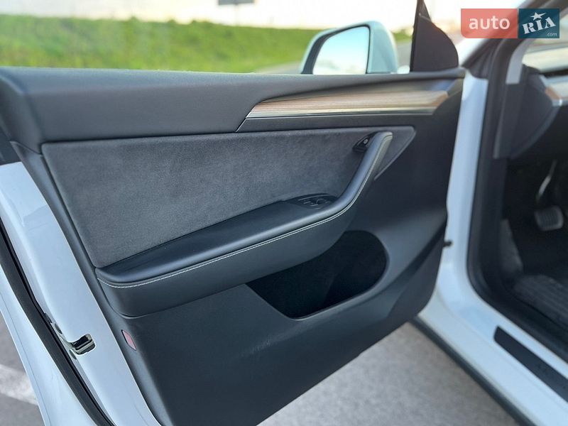 Позашляховик / Кросовер Tesla Model Y 2023 в Львові