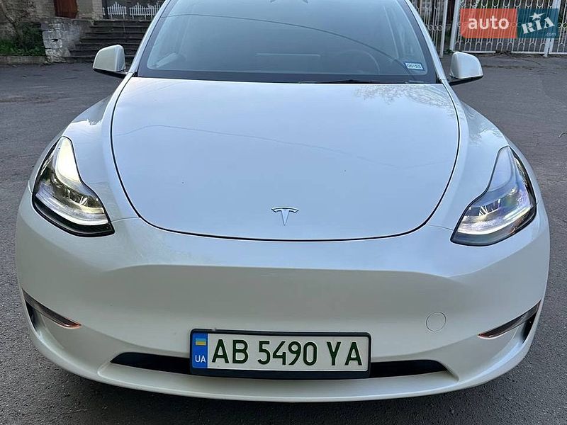 Tesla Model Y 2024